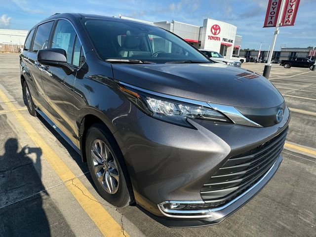 2024 Toyota Sienna XLE