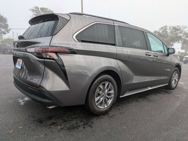 2024 Toyota Sienna XLE