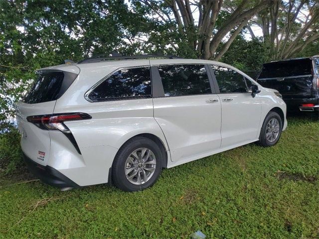 2024 Toyota Sienna XLE