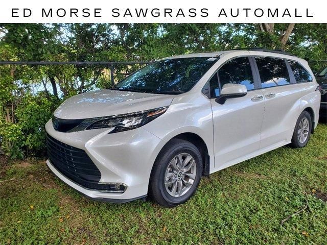 2024 Toyota Sienna XLE