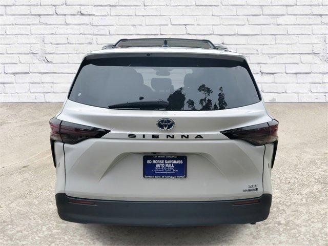 2024 Toyota Sienna XLE