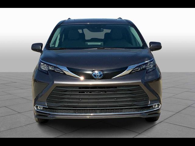 2024 Toyota Sienna XLE