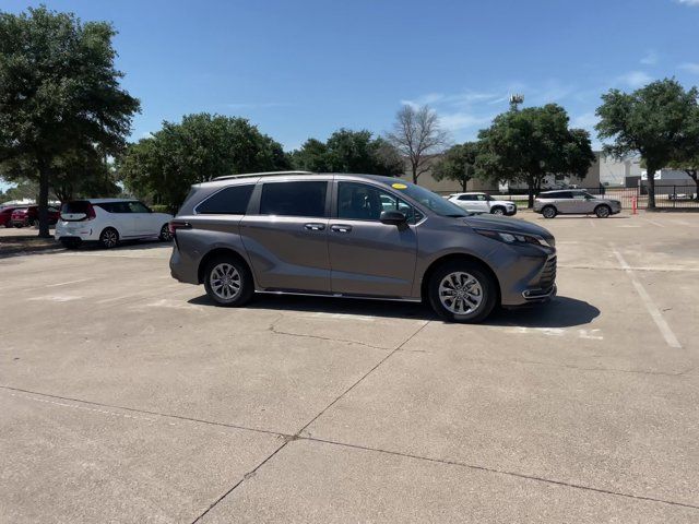 2024 Toyota Sienna XLE