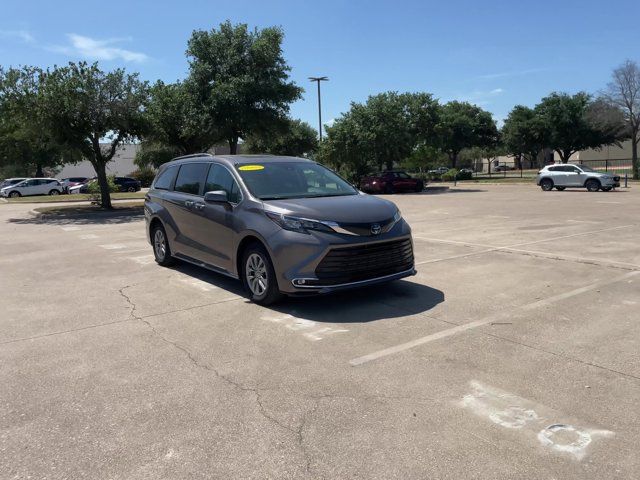 2024 Toyota Sienna XLE