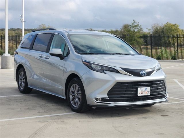 2024 Toyota Sienna XLE