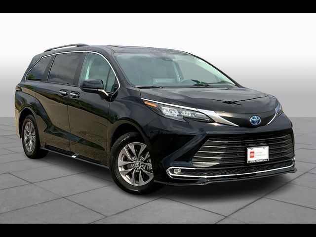 2024 Toyota Sienna XLE