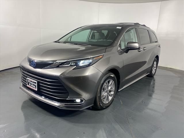 2024 Toyota Sienna XLE