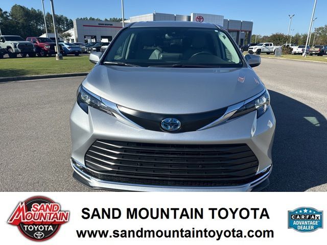 2024 Toyota Sienna XLE