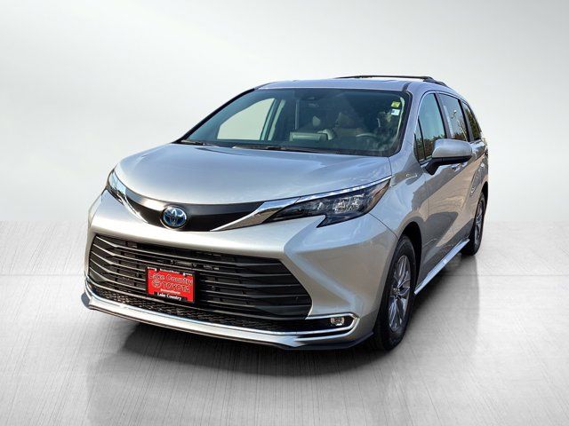 2024 Toyota Sienna XLE