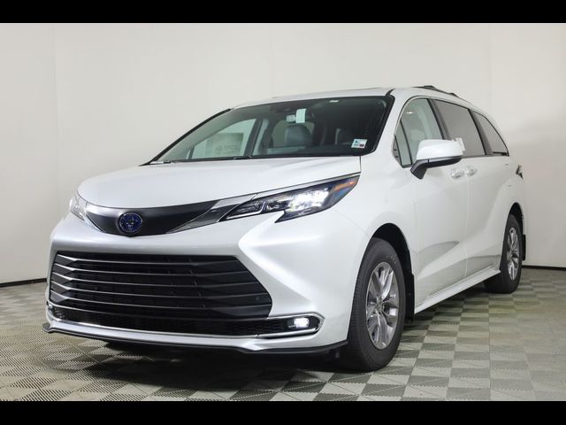 2024 Toyota Sienna XLE