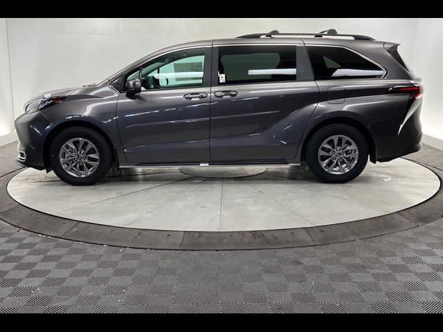 2024 Toyota Sienna XLE