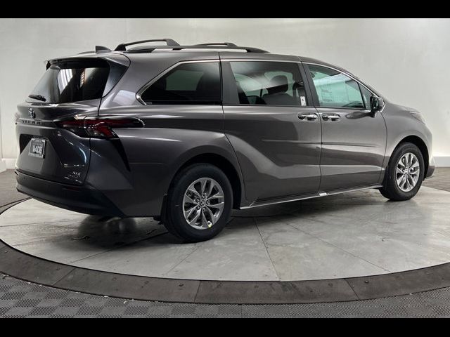 2024 Toyota Sienna XLE