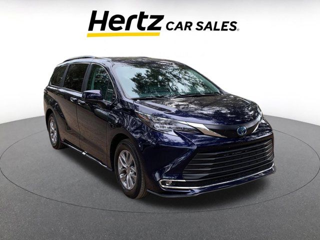 2024 Toyota Sienna XLE