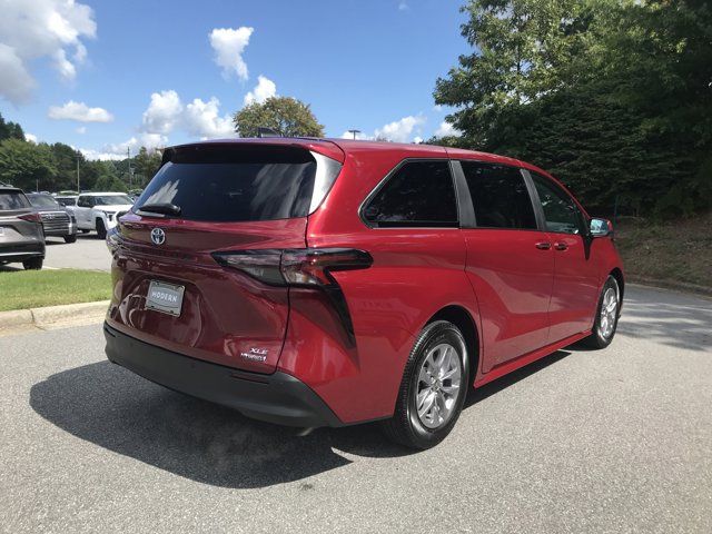 2024 Toyota Sienna XLE