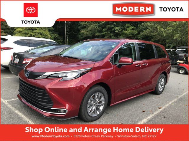 2024 Toyota Sienna XLE