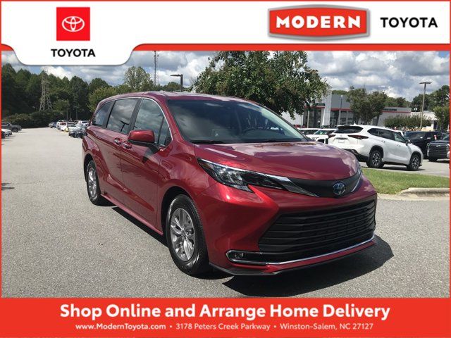 2024 Toyota Sienna XLE