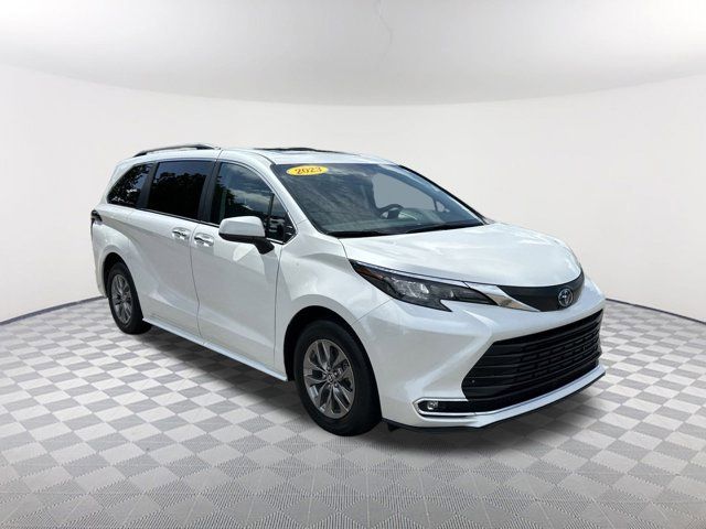 2024 Toyota Sienna XLE