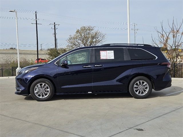 2024 Toyota Sienna XLE