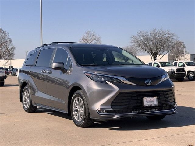 2024 Toyota Sienna XLE