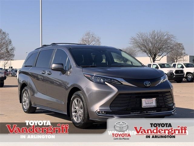 2024 Toyota Sienna XLE