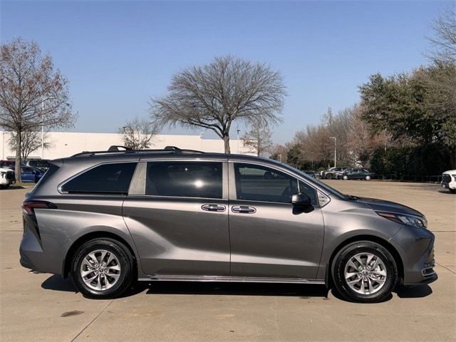 2024 Toyota Sienna XLE