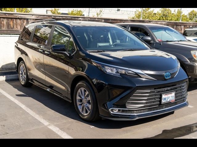 2024 Toyota Sienna XLE