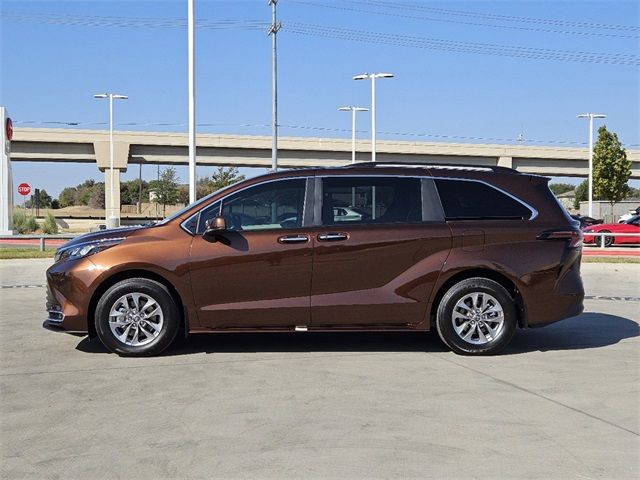 2024 Toyota Sienna XLE