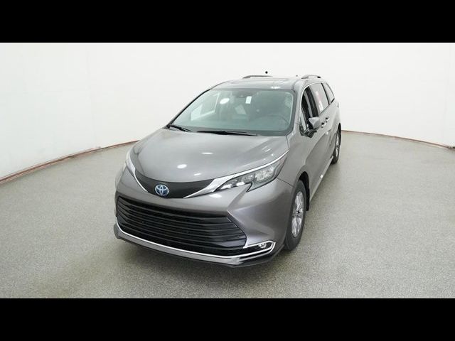 2024 Toyota Sienna XLE