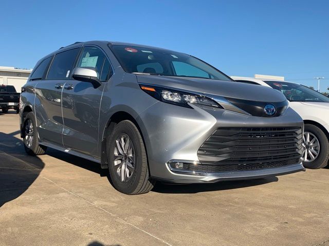 2024 Toyota Sienna XLE