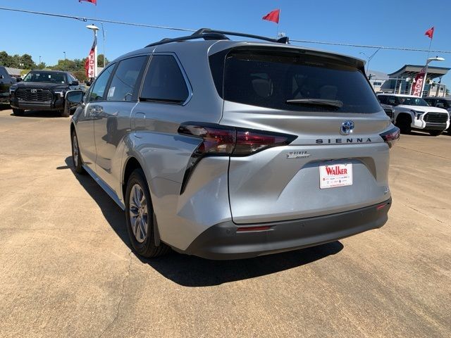 2024 Toyota Sienna XLE