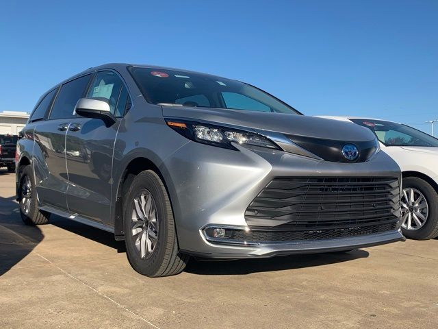 2024 Toyota Sienna XLE