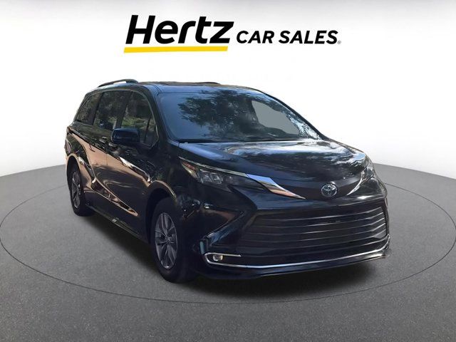 2024 Toyota Sienna XLE