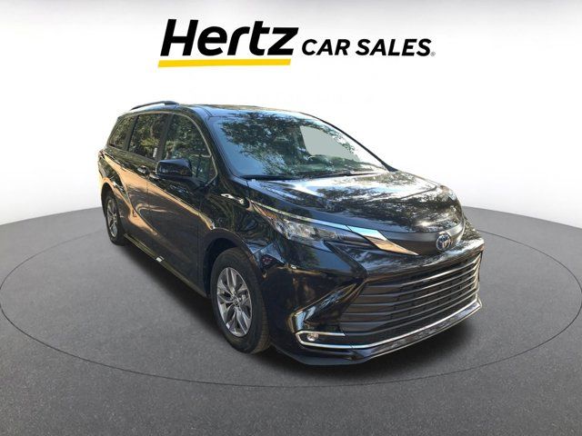 2024 Toyota Sienna XLE