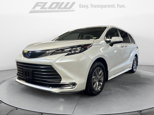 2024 Toyota Sienna XLE