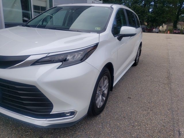 2024 Toyota Sienna XLE