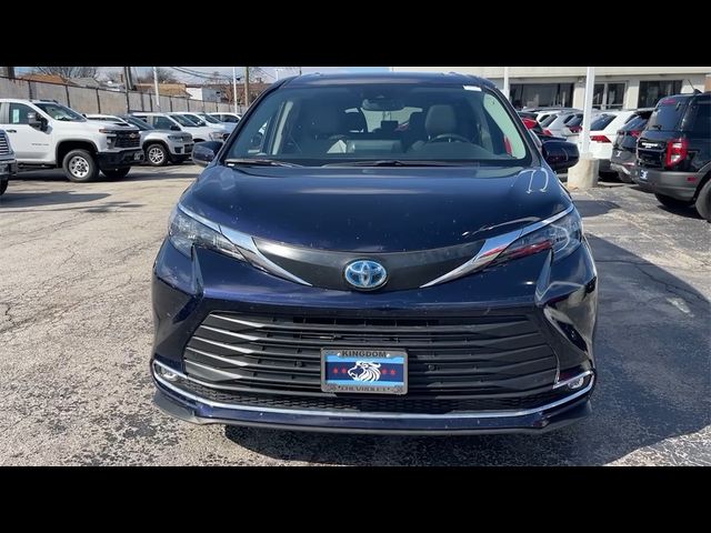 2024 Toyota Sienna XLE