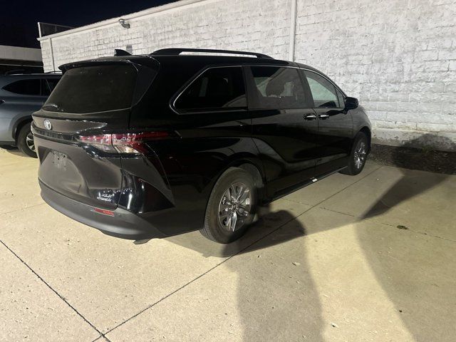 2024 Toyota Sienna XLE