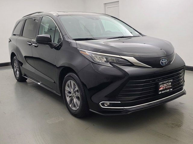 2024 Toyota Sienna XLE