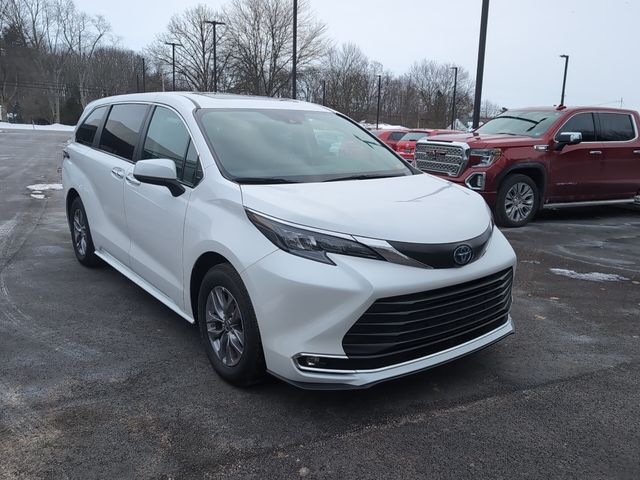 2024 Toyota Sienna XLE