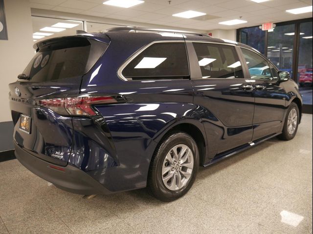 2024 Toyota Sienna XLE