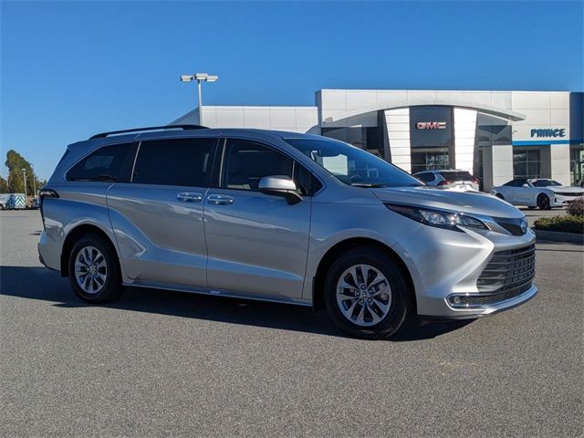 2024 Toyota Sienna XLE