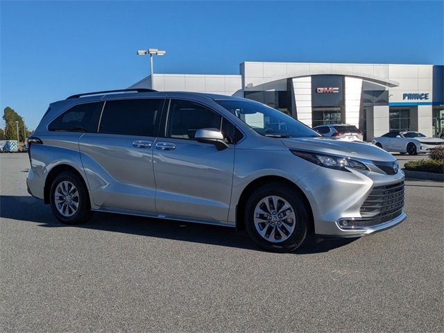 2024 Toyota Sienna XLE