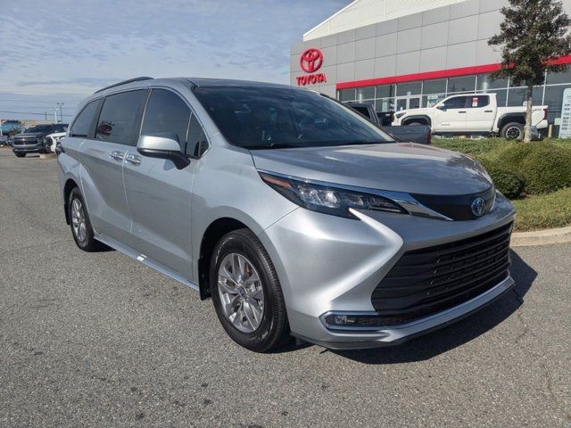 2024 Toyota Sienna XLE