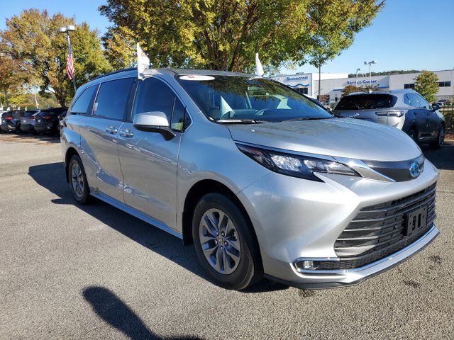 2024 Toyota Sienna XLE