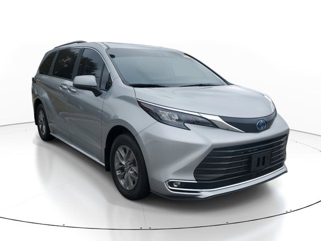 2024 Toyota Sienna XLE