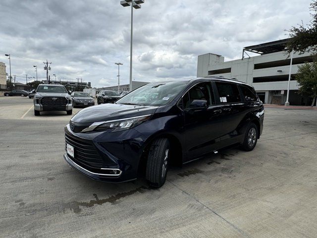 2024 Toyota Sienna XLE