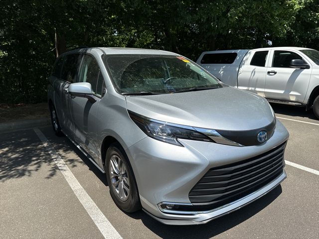 2024 Toyota Sienna XLE