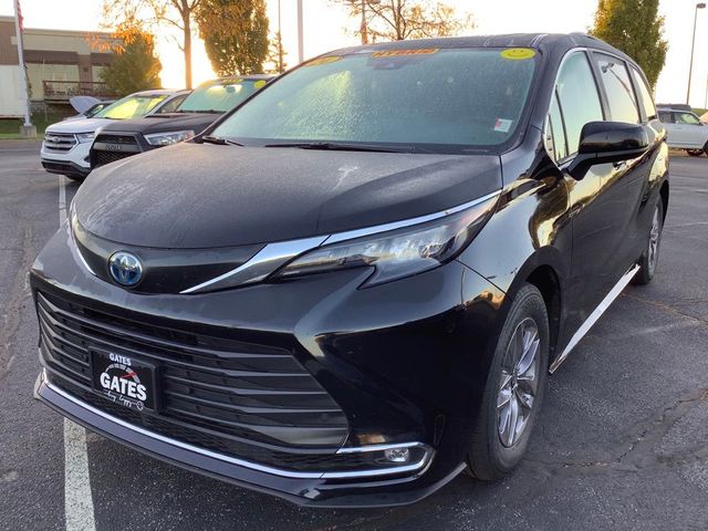 2024 Toyota Sienna XLE