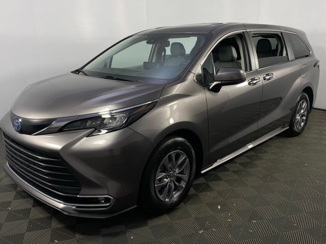 2024 Toyota Sienna XLE