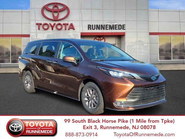 2024 Toyota Sienna XLE